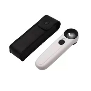 LUPA DE MANO CON LUZ TAMAÑO: 12CM X 3CM (NO INCLUYE BATERIAS)